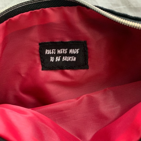 black and gold Ipsy makeup bag - Picture 3 of 5